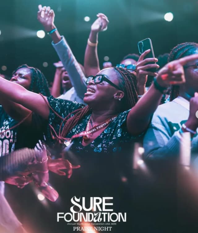 AYAC USA crowd worshipping with phones raised